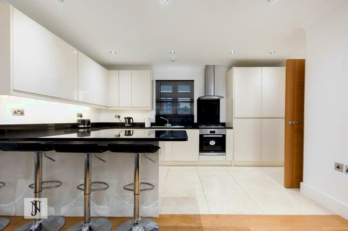 2 Bedroom Flat To Rent In Grovelands Court Chase Road, London, N14