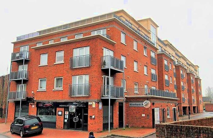 3 Bedroom Flat To Rent In Riverbank Point, Uxbridge, UB8