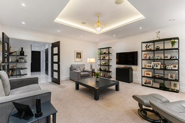 2 Bedroom Apartment To Rent In Walled Garden Court Hampton Road, HA7