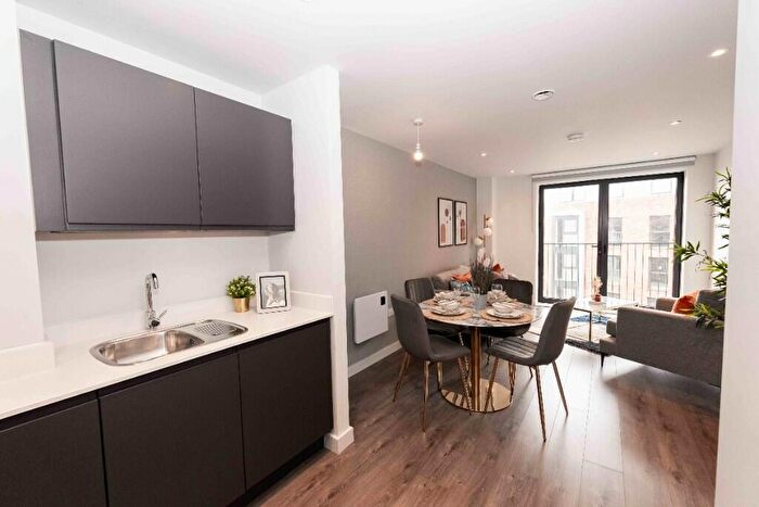 2 Bedroom Apartment To Rent In Cross Lane, Manchester, Greater Manchester, M5