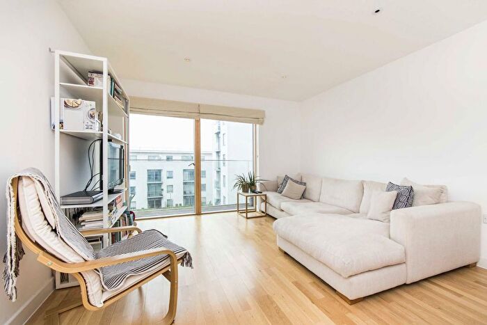 2 Bedroom Flat To Rent In Streatham High Road, Streatham, SW16