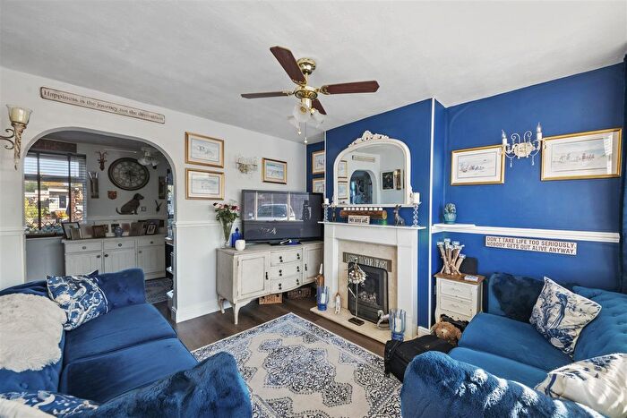 2 Bedroom End Of Terrace House For Sale In Bedwell Gardens, Hayes, UB3