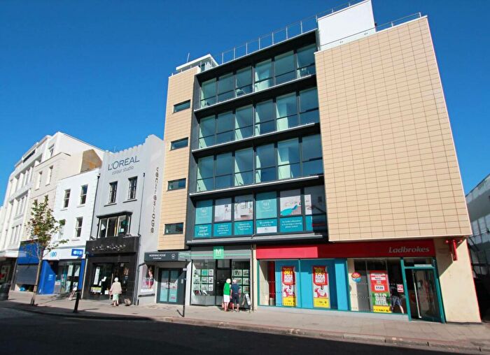 1 Bedroom Flat To Rent In Worthing House, - South Street, BN11