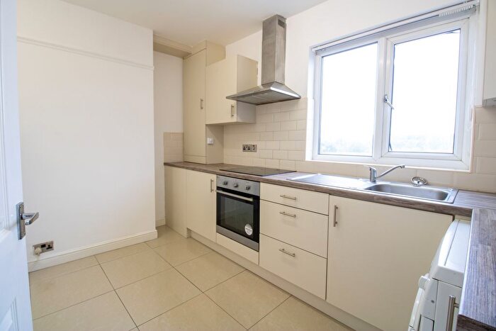 1 Bedroom Flat To Rent In Stonegate Road, Leeds, LS6