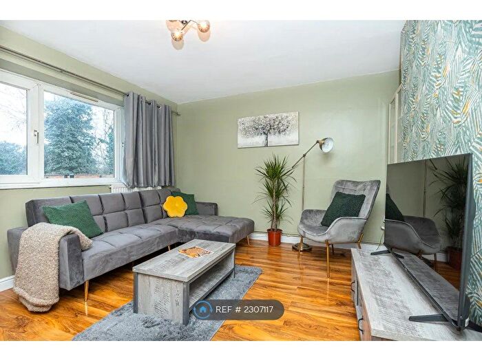 3 Bedroom Flat To Rent In Carnegie Street, London, N1