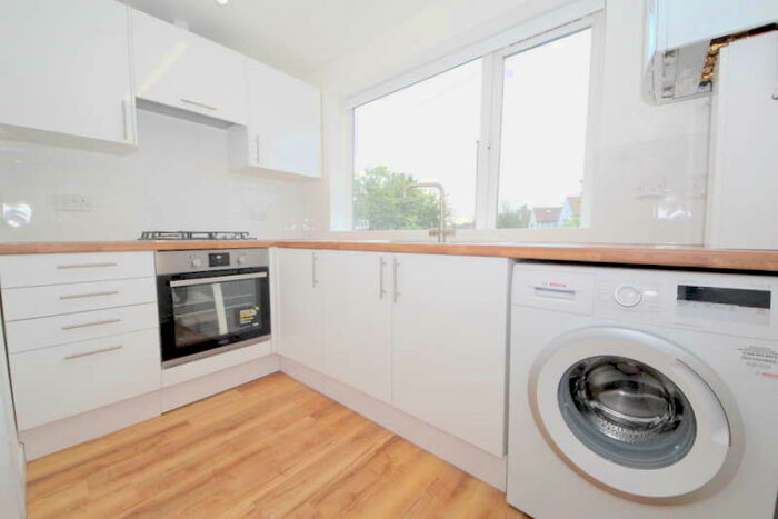 1 Bedroom Flat To Rent In Holtwhites Hill, Enfield EN2
