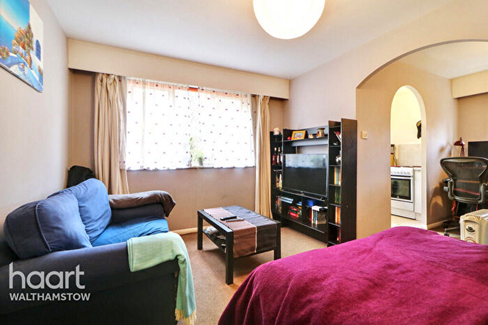 1 Bedroom Apartment For Sale In Greenacre Gardens, Walthamstow, E17