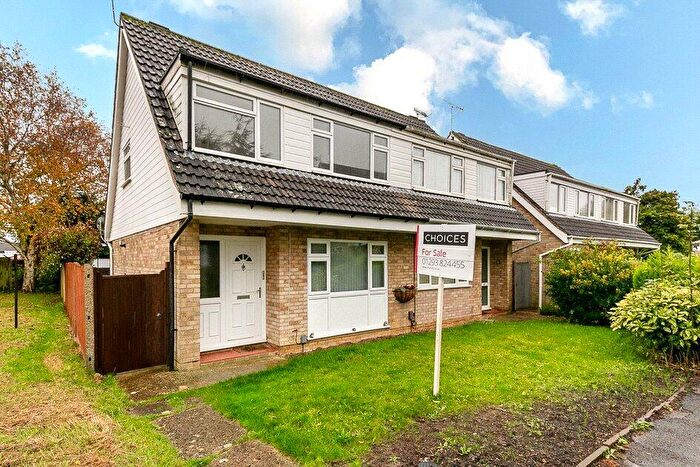 3 Bedroom Semi Detached House To Rent In Charm Close, Horley, Surrey, RH6