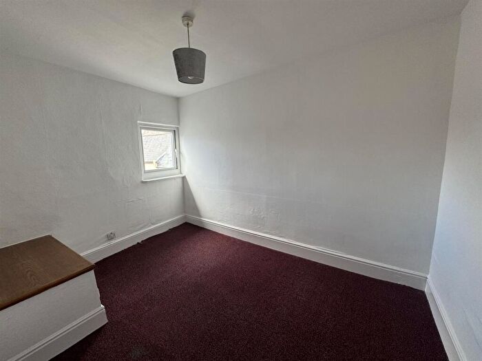 1 Bedroom Flat To Rent In Fore Street, Cullompton, EX15