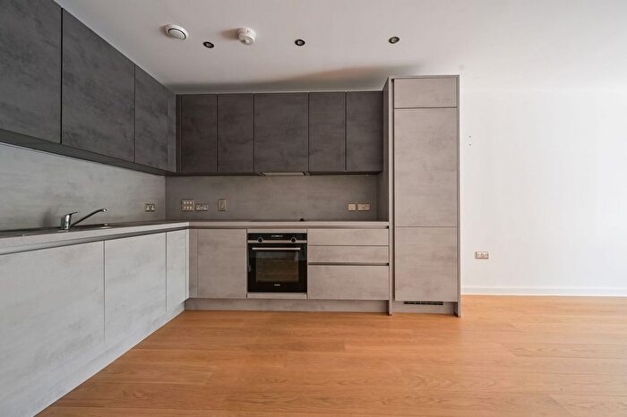 3 Bedroom Flat To Rent In Olympic Park Avenue, Stratford, London, E20