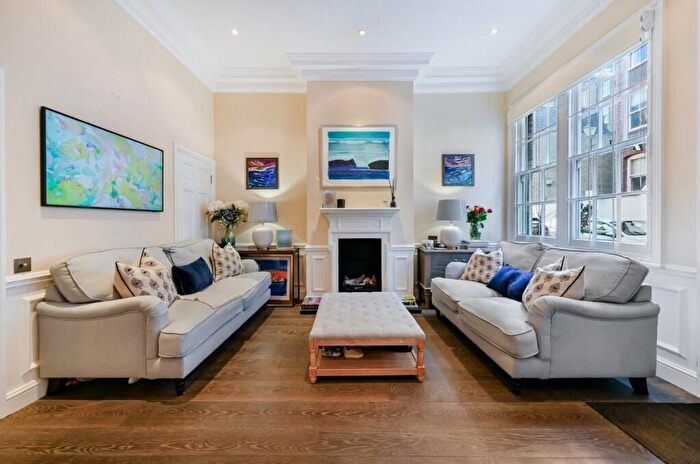 4 Bedroom Terraced House To Rent In Hesper Mews, Earls Court, SW5