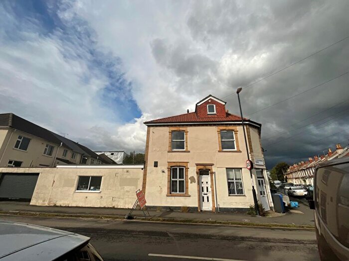 3 Bedroom Maisonette To Rent In Downend Park, Horfield, Bristol, BS7