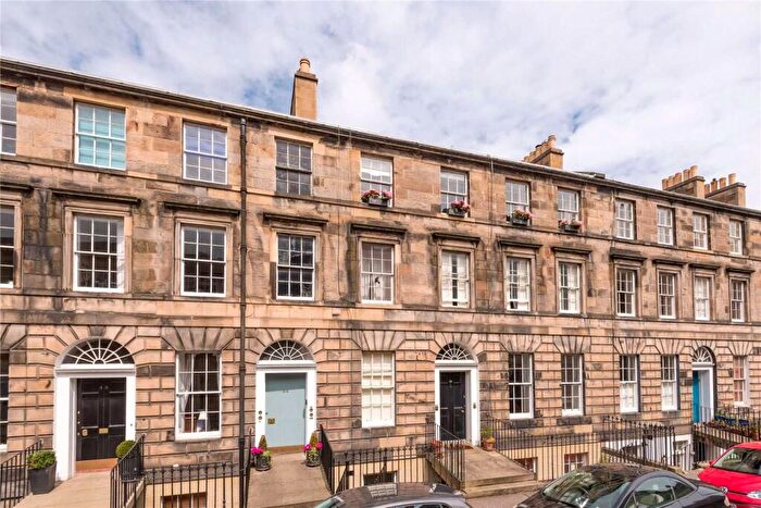 3 Bedroom Flat To Rent In , Cumberland Street, Edinburgh, EH3