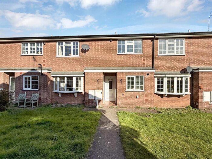 2 Bedroom Apartment For Sale In Fenimore Court, Radcliffe On Trent, Nottingham, NG12