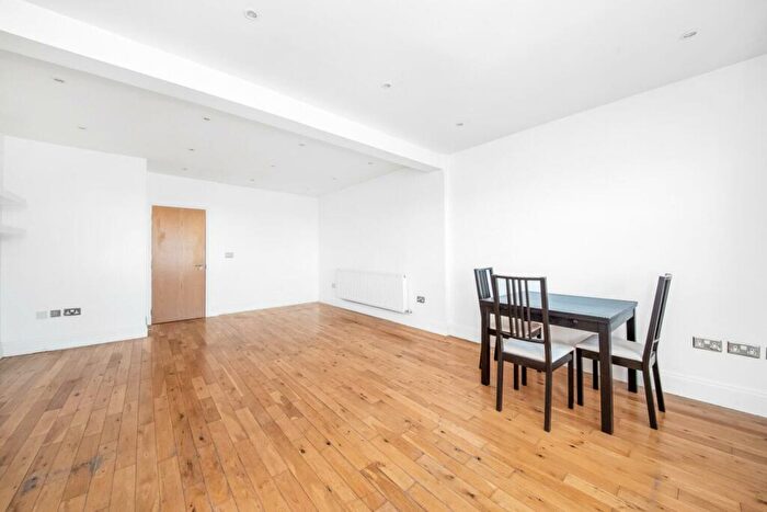 2 Bedroom Apartment To Rent In Kirkdale, SE26