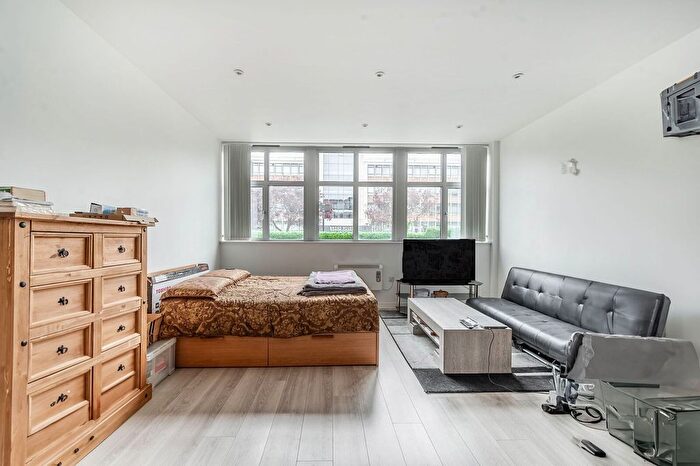 Maisonette For Sale In Talbot Skyline, Rayners Lane, Harrow, HA2