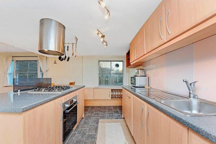 2 Bedroom Flat To Rent In Prima Road, Oval, London, SW9