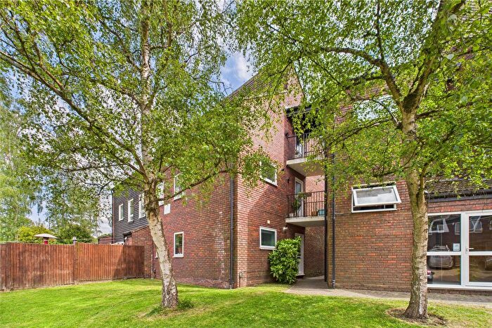 1 Bedroom Flat For Sale In Northcott, Hanworth, Bracknell, Berkshire, RG12
