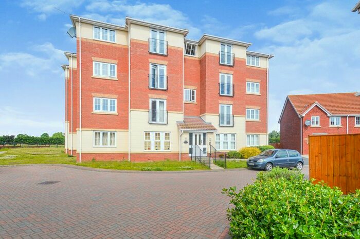 2 Bedroom Flat To Rent In Apartment Dovestone Way, Kingswood, Hull, HU7