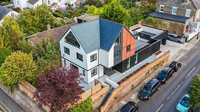 5 Bedroom Detached House For Sale In Ridley Road, Rochester, ME1