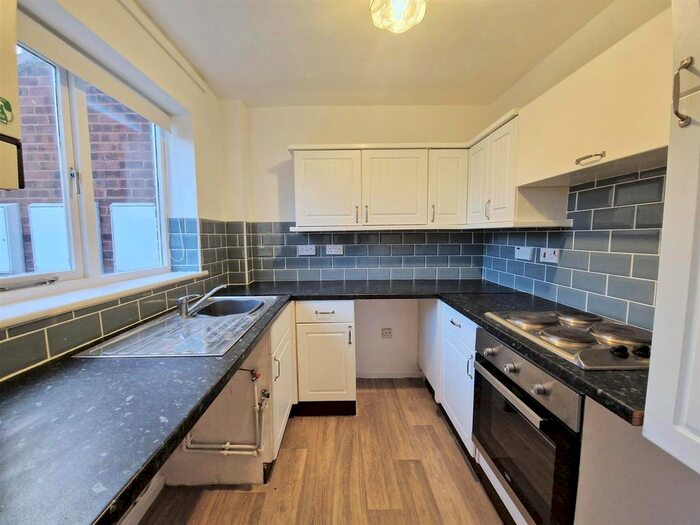 2 Bedroom Property To Rent In Oakhurst Drive, Bromsgrove, B60