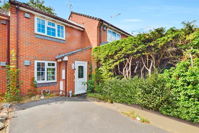 2 Bedroom Terraced House For Sale In Pearl Gardens, Slough, SL1