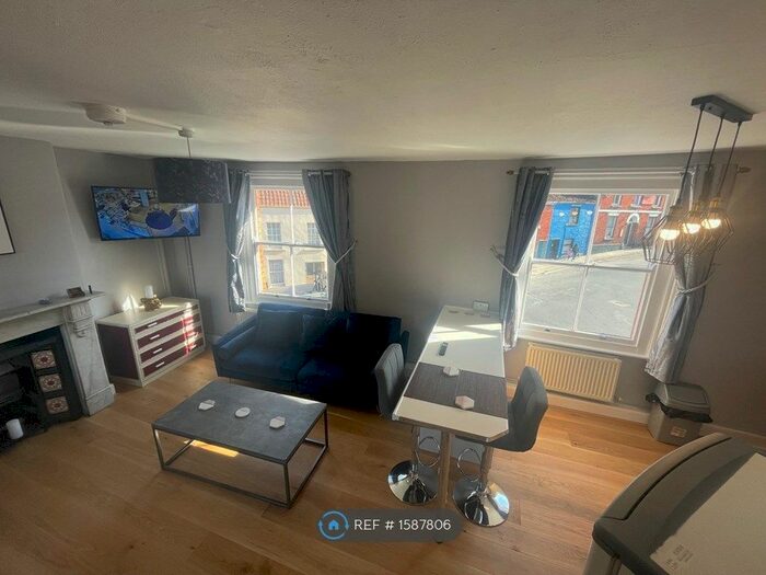 1 Bedroom Maisonette To Rent In Magdalene Street, Glastonbury, BA6