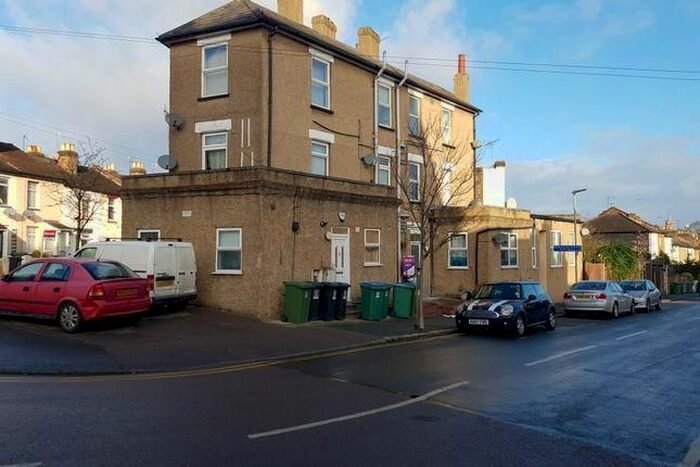 1 Bedroom Flat To Rent In Hertford House, Sutton Road, Watford, WD17