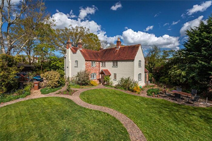 4 Bedroom Detached House For Sale In Romsey Road, West Wellow, Romsey, Hampshire, SO51