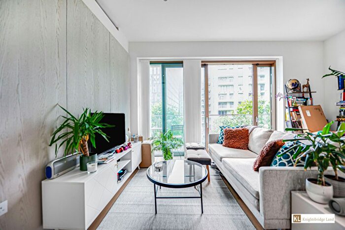 2 Bedroom Flat To Rent In Lewis Cubitt Walk, London, N1C