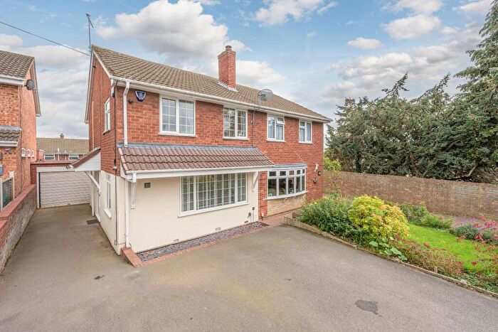 3 Bedroom Semi Detached House For Sale In Sandringham Road, Wordsley, DY8