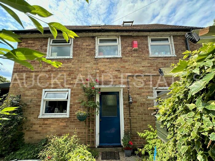 3 Bedroom Semi-Detached House For Sale In Rushfield, Potters Bar, EN6