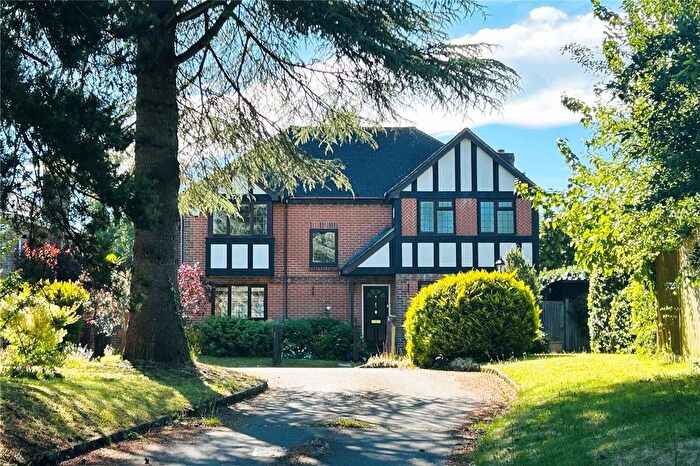 4 Bedroom Detached House For Sale In Little Barn Place, Liss, Hampshire, GU33