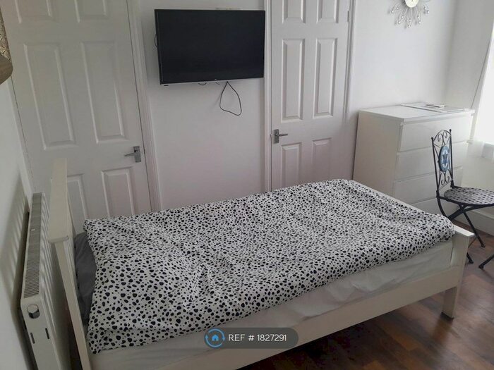 Studio To Rent In Wren St, Coventry, CV2