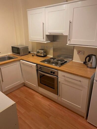 2 Bedroom Flat To Rent In Cathcart Place, Dalry, Edinburgh, EH11