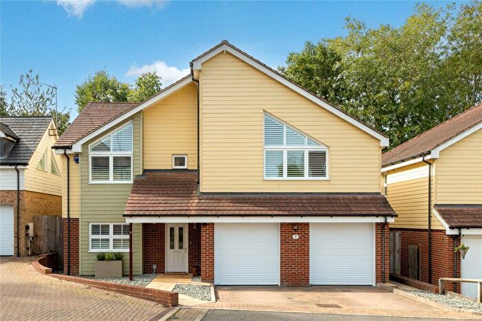 5 Bedroom Detached House For Sale In High Thorn Piece, Redhouse Park, Milton Keynes, Buckinghamshire, MK14