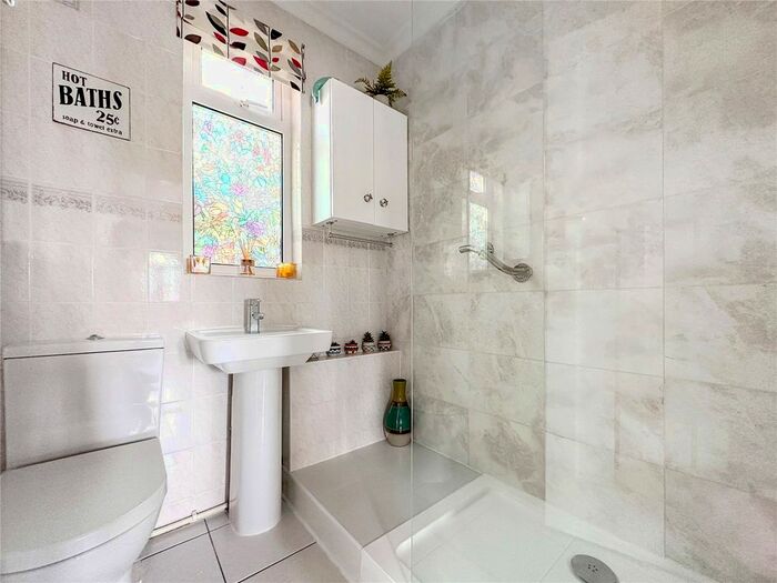 2 Bedroom Bungalow For Sale In Begonia Avenue, Gillingham, Kent, ME8