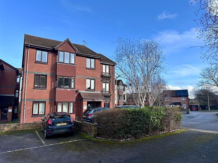 2 Bedroom Flat For Sale In Longacre Road, Ashford, TN23