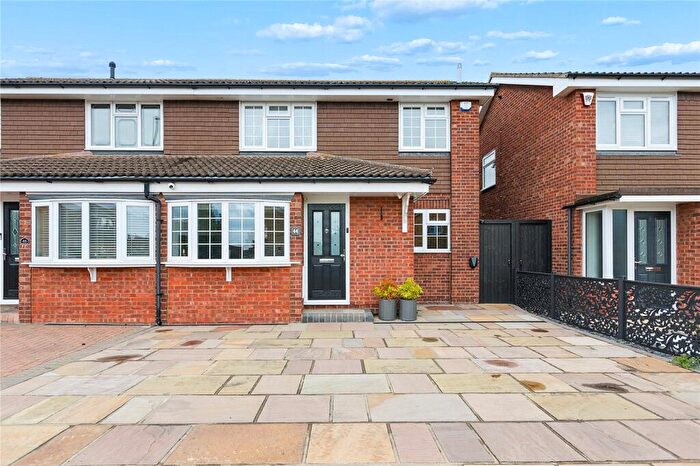 4 Bedroom Semi Detached House For Sale In Swanbourne Drive, Hornchurch, RM12