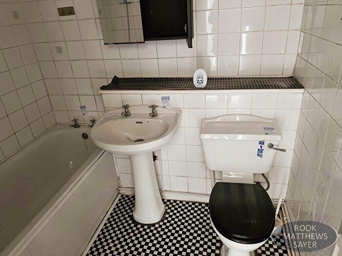 3 Bedroom Flat For Sale In Alnham Court, Newcastle Upon Tyne, NE3