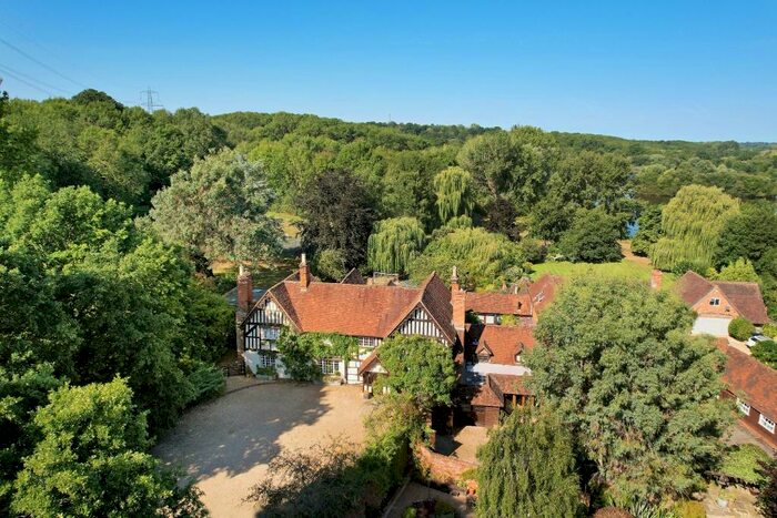 6 Bedroom Farm House For Sale In Hosehill, Near Theale Village * - Miles, M4