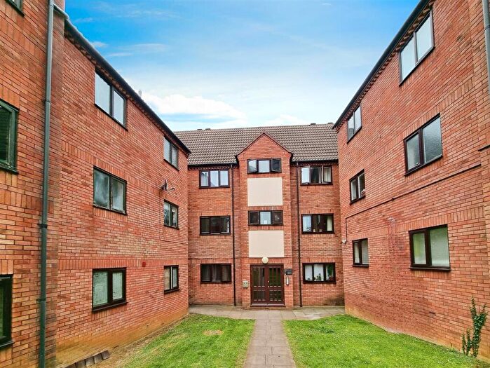 1 Bedroom Flat To Rent In Spencer Court, Rushden, Northants, NN10
