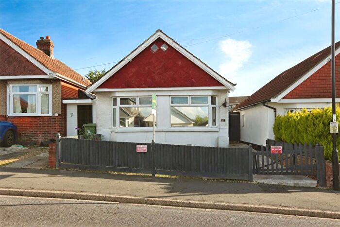 2 Bedroom Bungalow For Sale In Onibury Road, Southampton, Hampshire, SO18