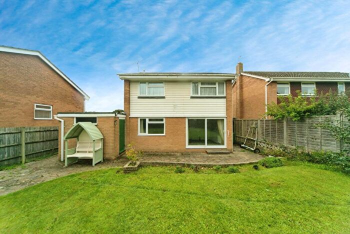 4 Bedroom Detached House For Sale In Bannister Gardens, Pulborough, West Sussex, RH20