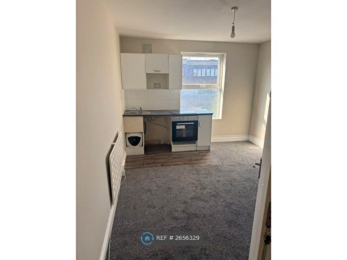 Studio To Rent In High Road, London, N22