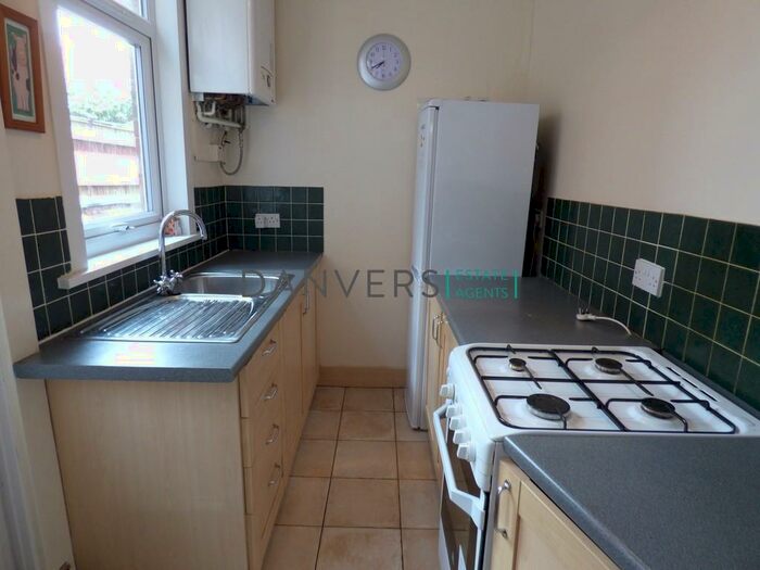 3 Bedroom Terraced House To Rent In Jarrom Street, Leicester, LE2