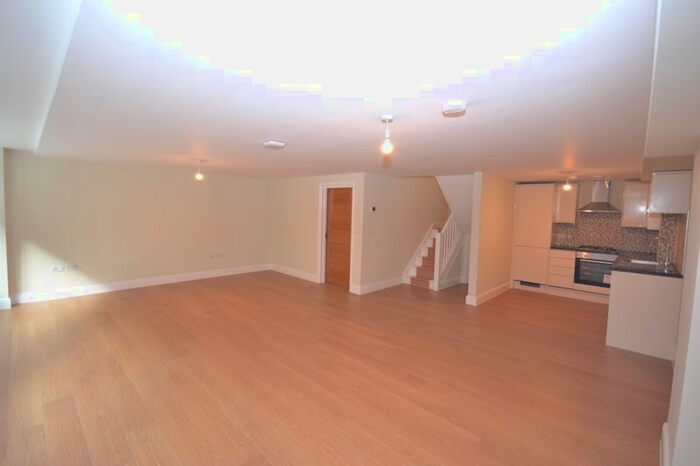 3 Bedroom Flat To Rent In Cameron Road, Seven Kings, Ilford, IG3