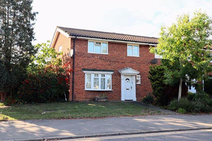 4 Bedroom End Of Terrace House For Sale In Brooklands Road, Bletchley, Milton Keynes, MK2