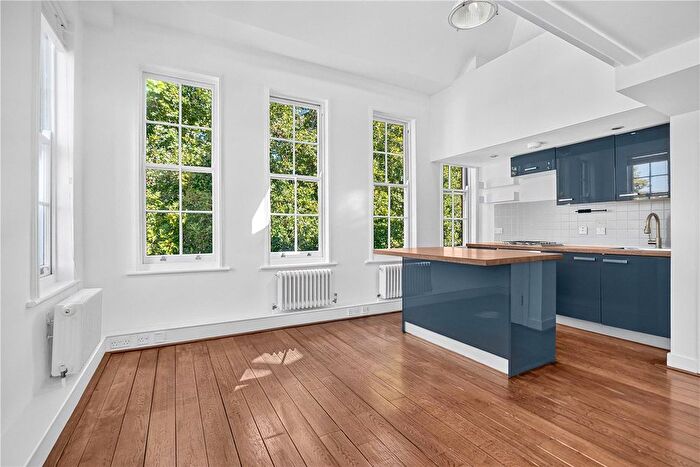 Studio To Rent In Kingsway Place, London, EC1R