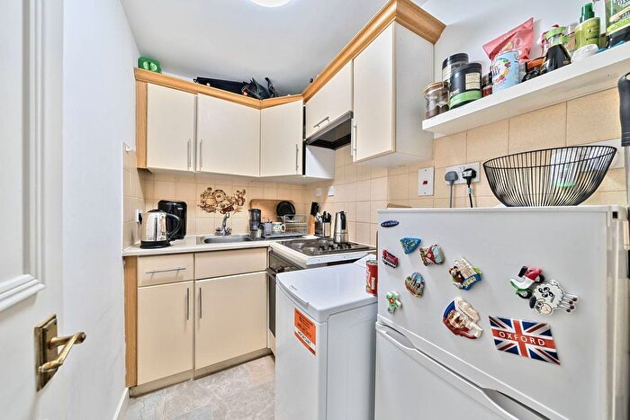 1 Bedroom Flat To Rent In Ovington Square, Sloane Square, London, SW3